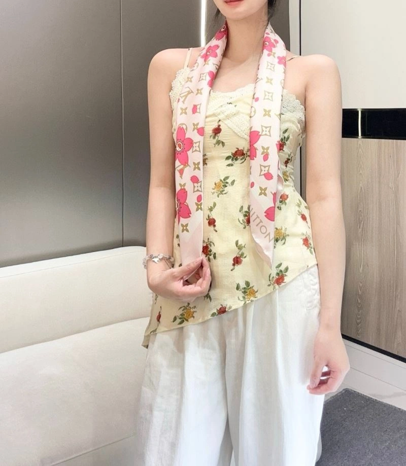 Louis Vuitton Scarf Minimalist 271518