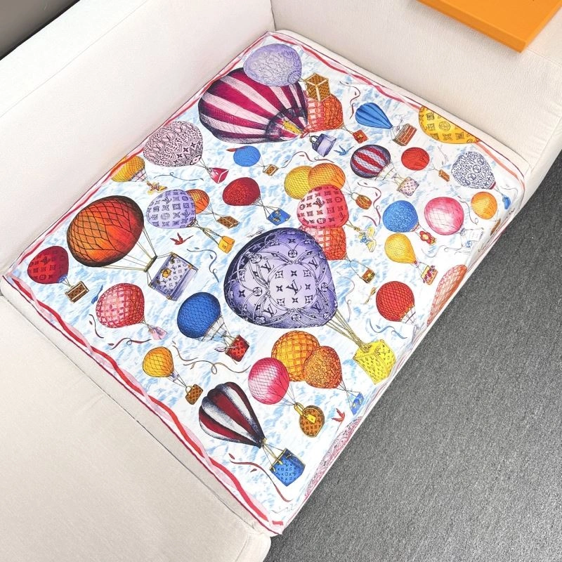 Versatile Louis Vuitton Scarf 271476