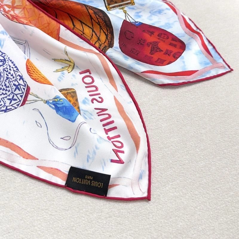 Versatile Louis Vuitton Scarf 271476