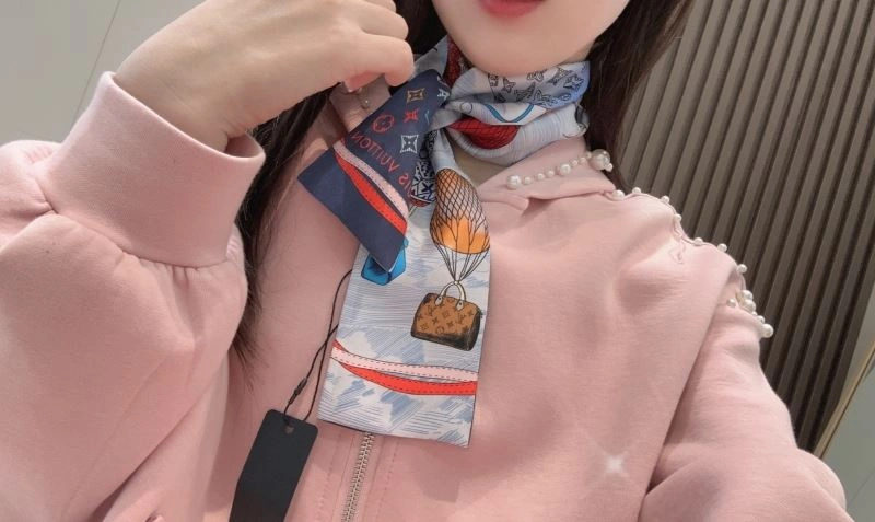 Lightweight Louis Vuitton Scarf 271466