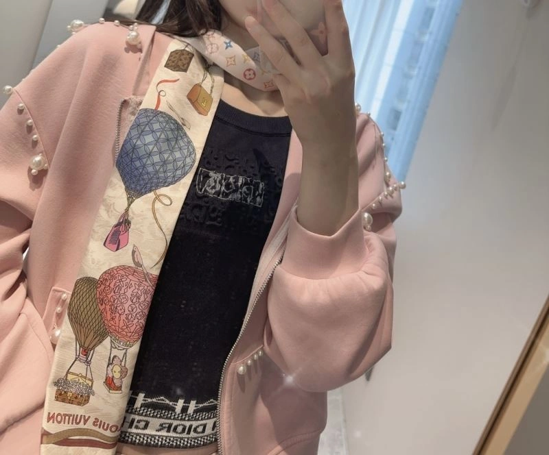 Unisex Louis Vuitton Scarf 271471