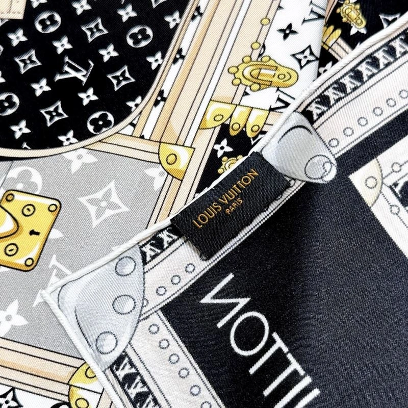 RelaxedFit Louis Vuitton Scarf 271457