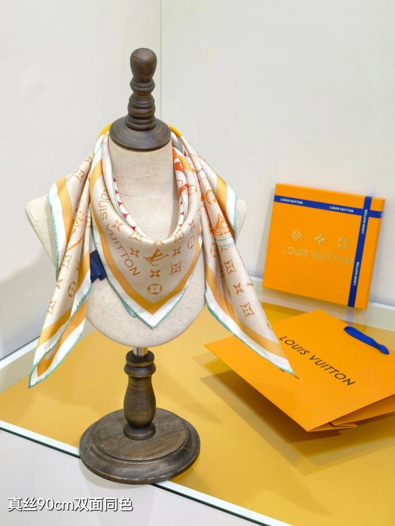 Versatile Louis Vuitton Scarf 271443
