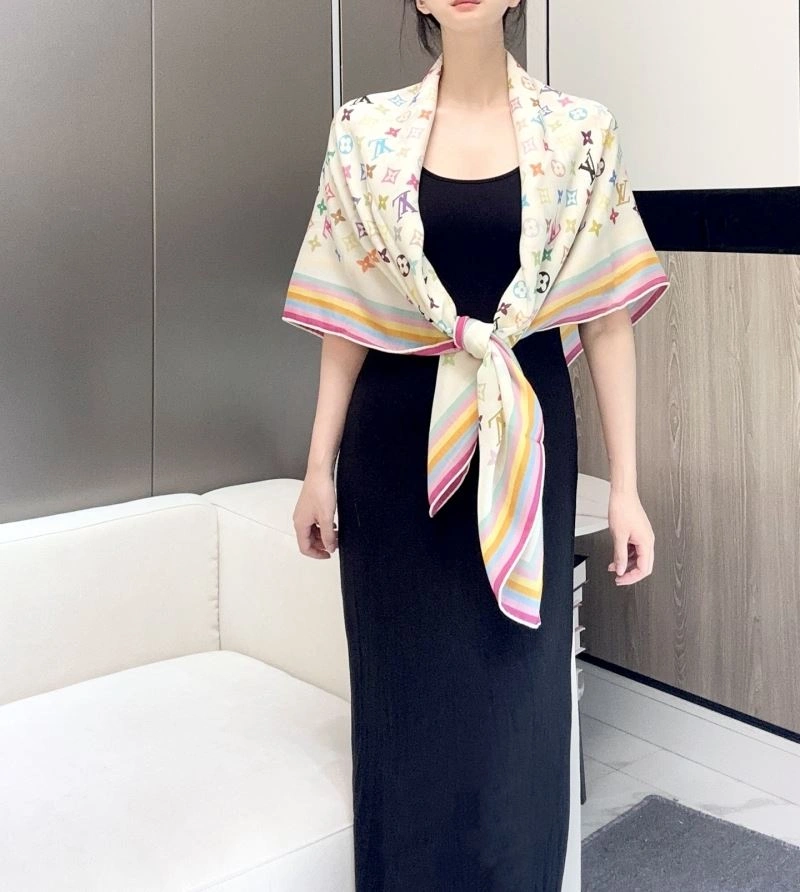 EyeCatching Louis Vuitton Scarf 271439
