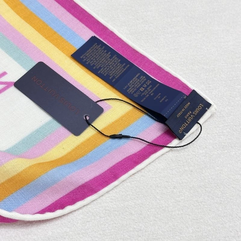EyeCatching Louis Vuitton Scarf 271439