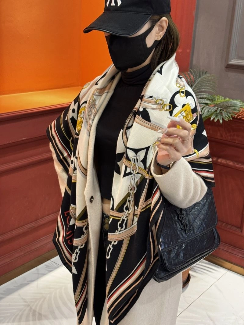 Louis Vuitton Scarf ModernLook 271418