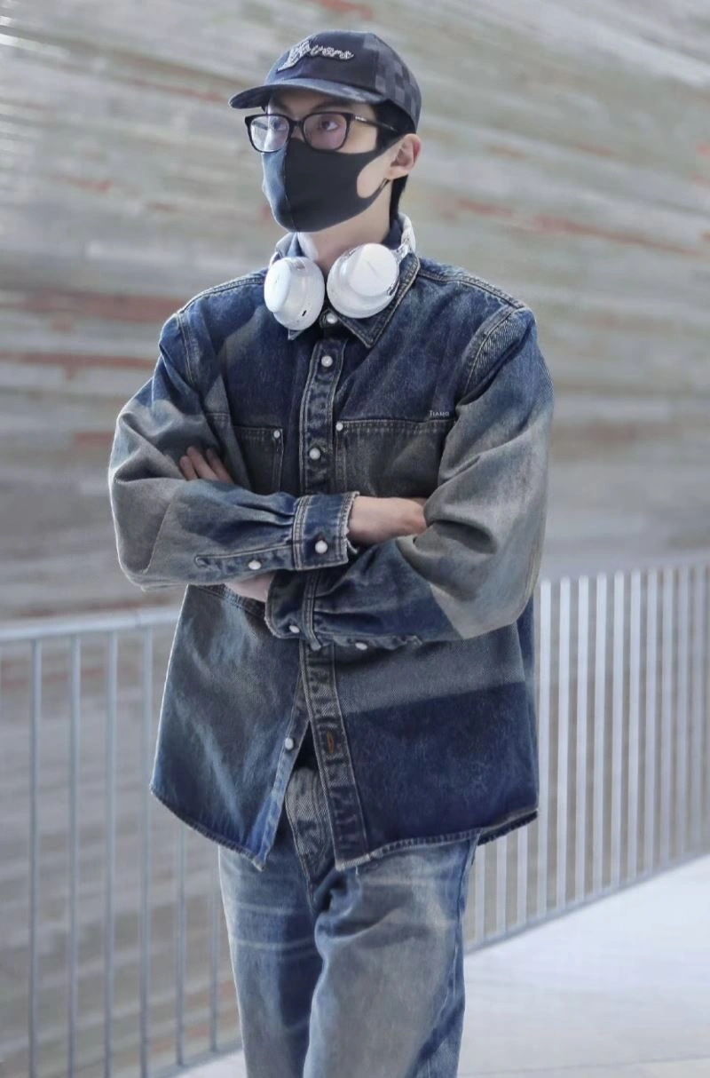 Sporty Louis Vuitton Shirts 138590