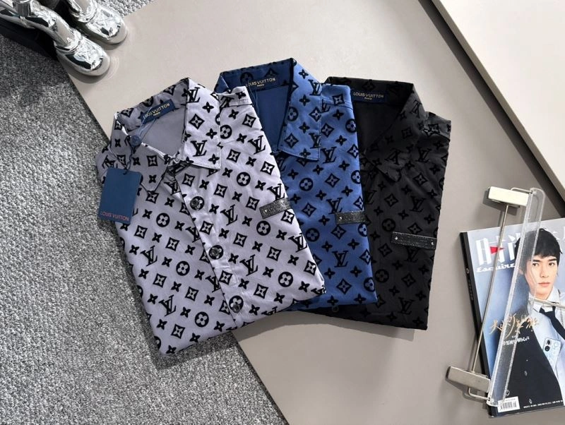 Louis Vuitton Shirts UrbanChic 138570