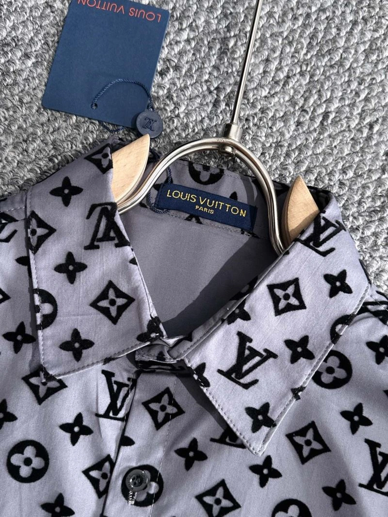 Louis Vuitton Shirts UrbanChic 138570