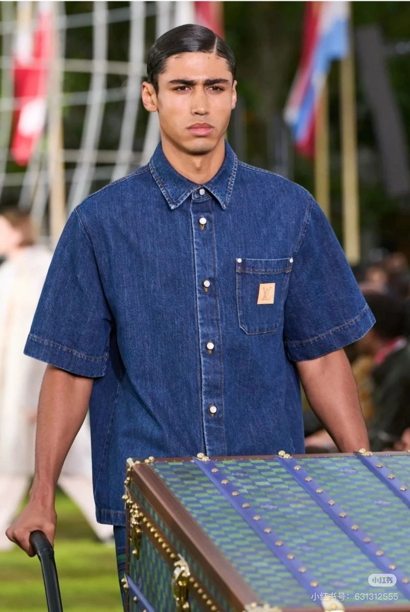 Functional Louis Vuitton Shirts 138588