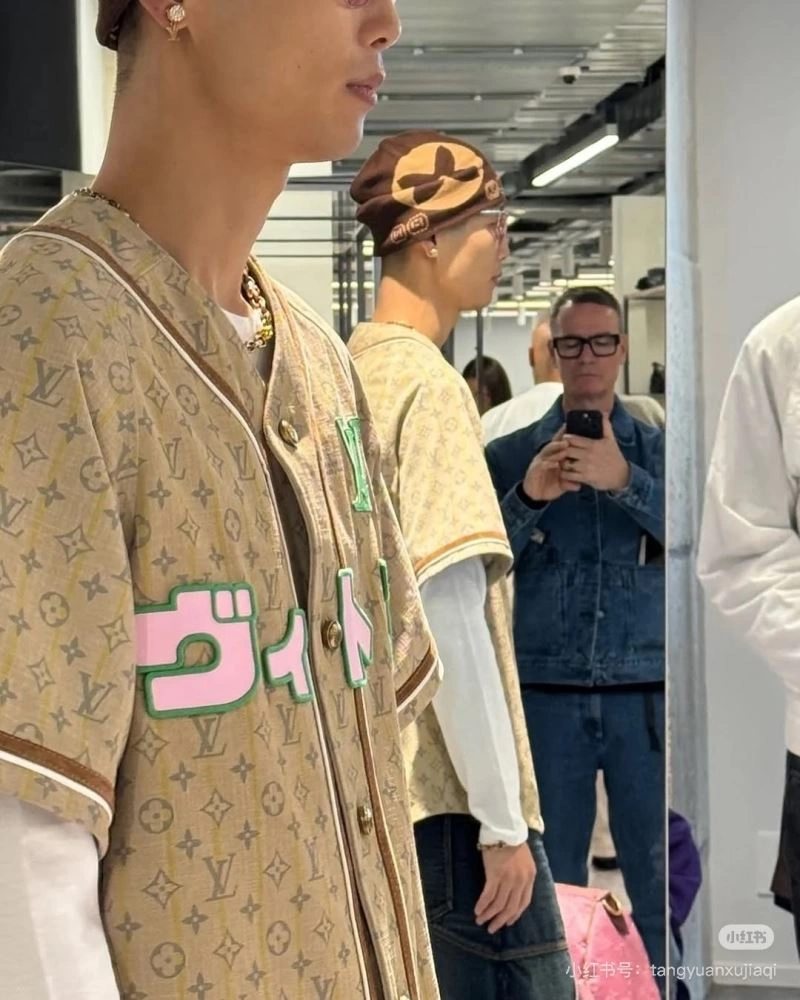MultiPurpose Louis Vuitton Shirts 138556