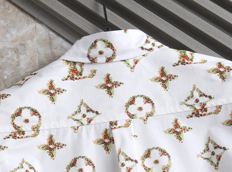 Louis Vuitton Shirts UrbanChic 136471