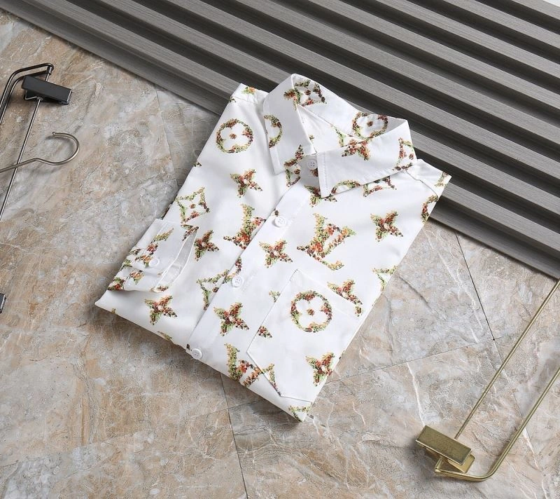 Louis Vuitton Shirts UrbanChic 136471