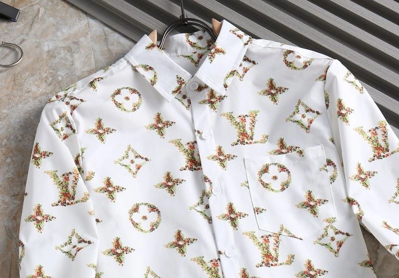 Louis Vuitton Shirts UrbanChic 136471
