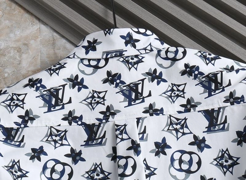 Modern Louis Vuitton Shirts 136474