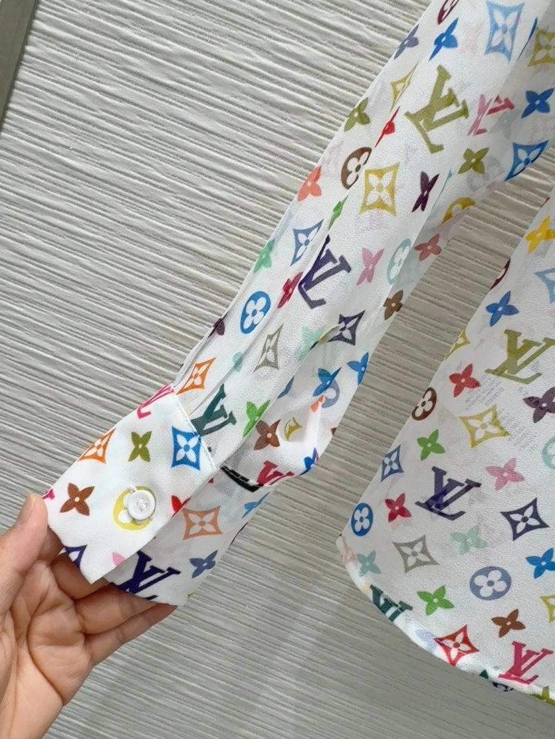 Sporty Louis Vuitton Shirts 131743
