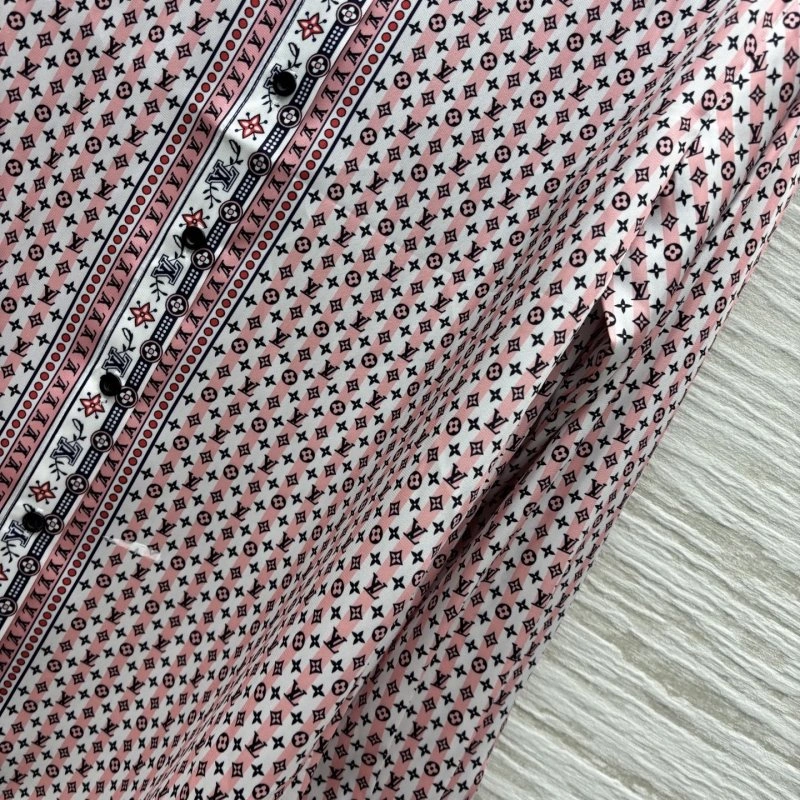 Lightweight Louis Vuitton Shirts 131710