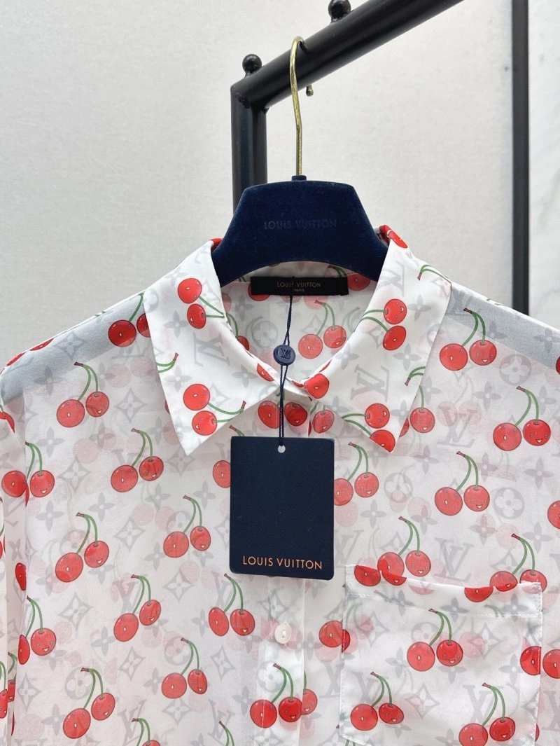 WaterResistant Louis Vuitton Shirts 130682