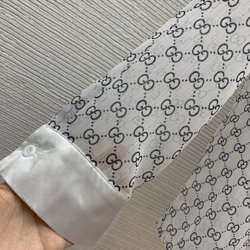 SmoothTexture Louis Vuitton Shirts 130686