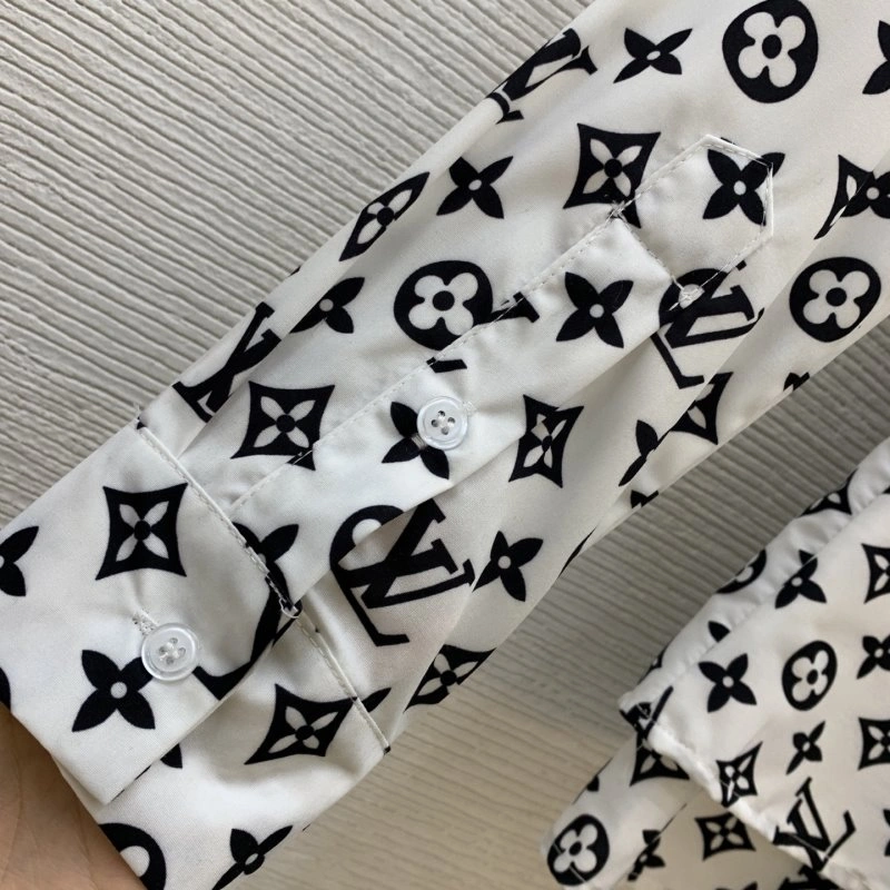 Minimalist Louis Vuitton Shirts 130674