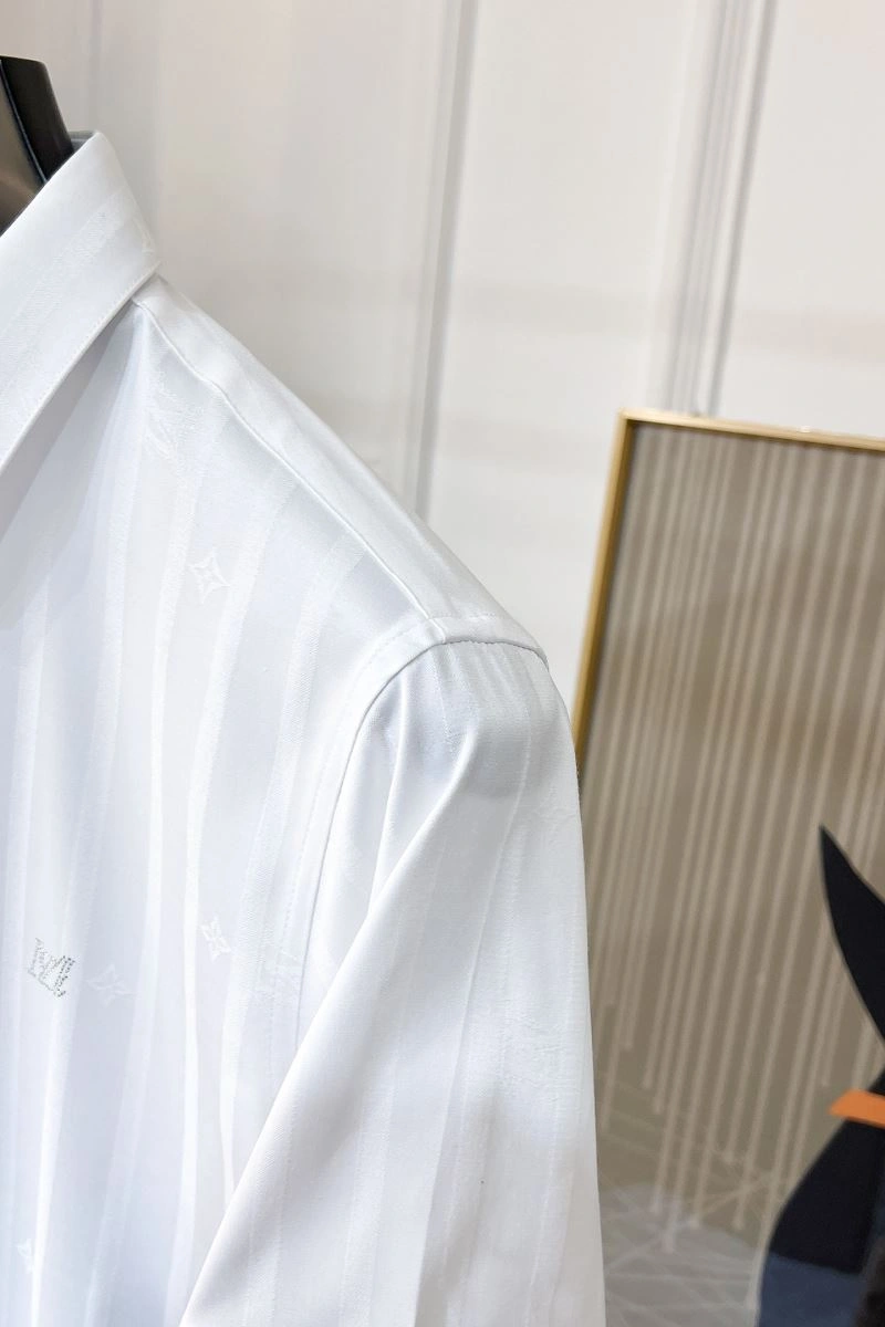 Louis Vuitton Shirts Sleek 134886