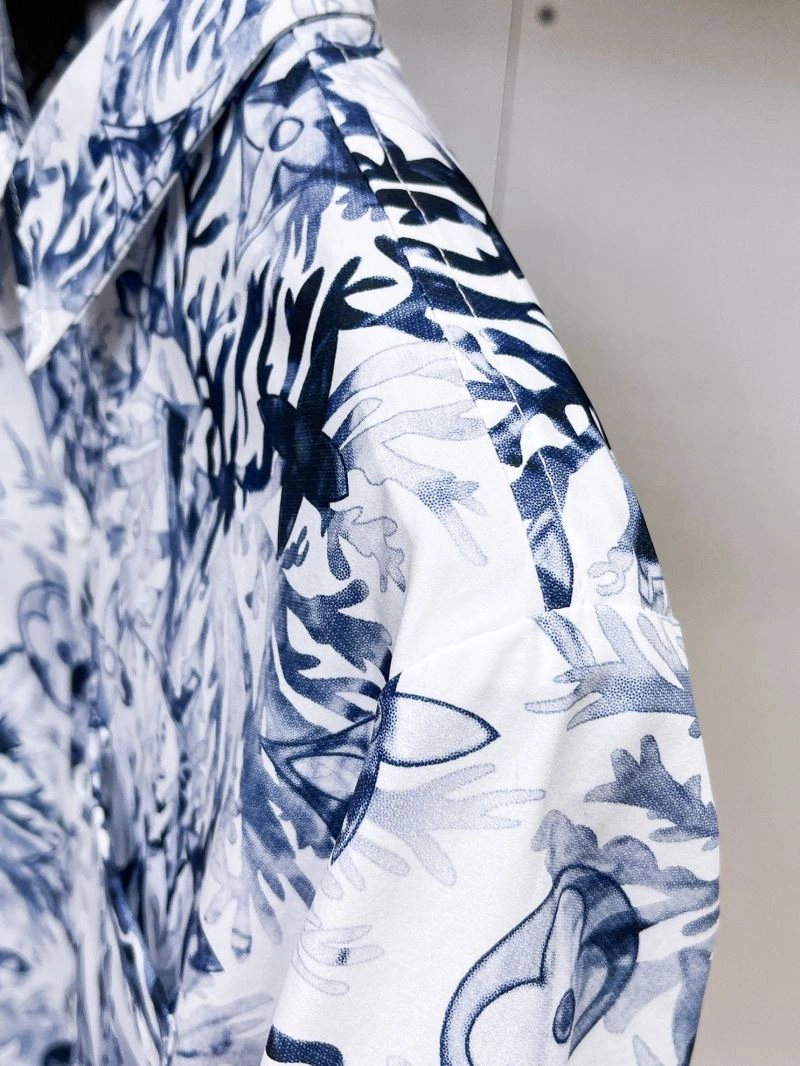 Compact Louis Vuitton Shirts 133772