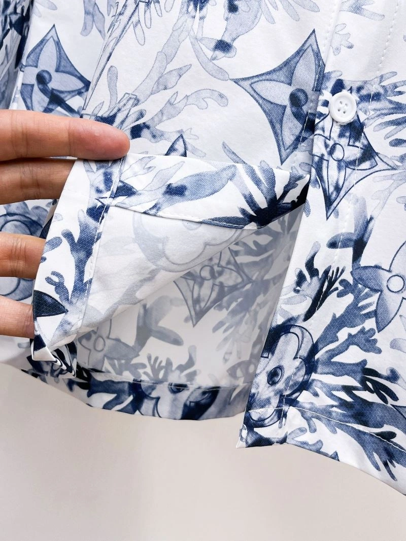 Compact Louis Vuitton Shirts 133772