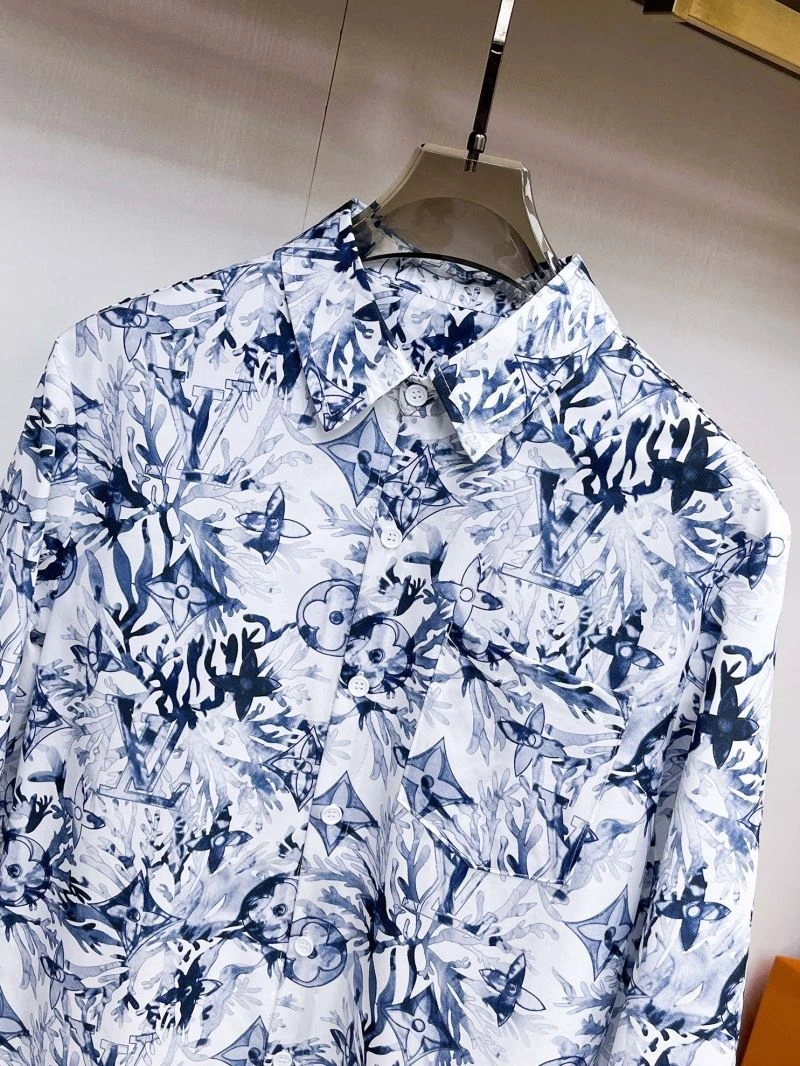 Compact Louis Vuitton Shirts 133772