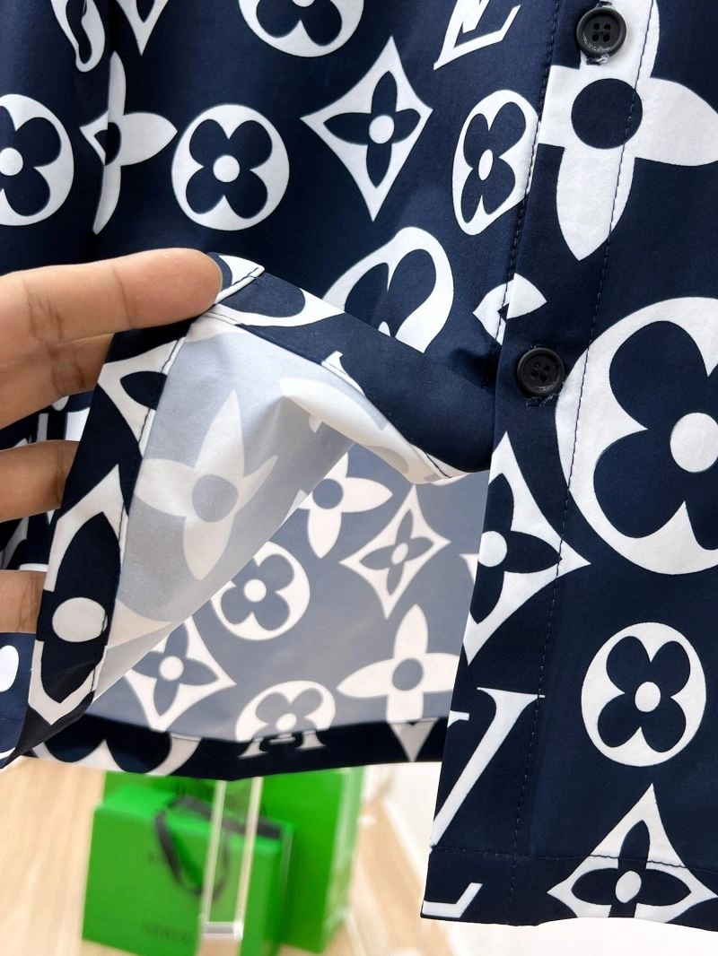 Lightweight Louis Vuitton Shirts 133759