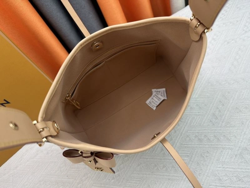 Flexible Louis Vuitton Shopping Bags 80404