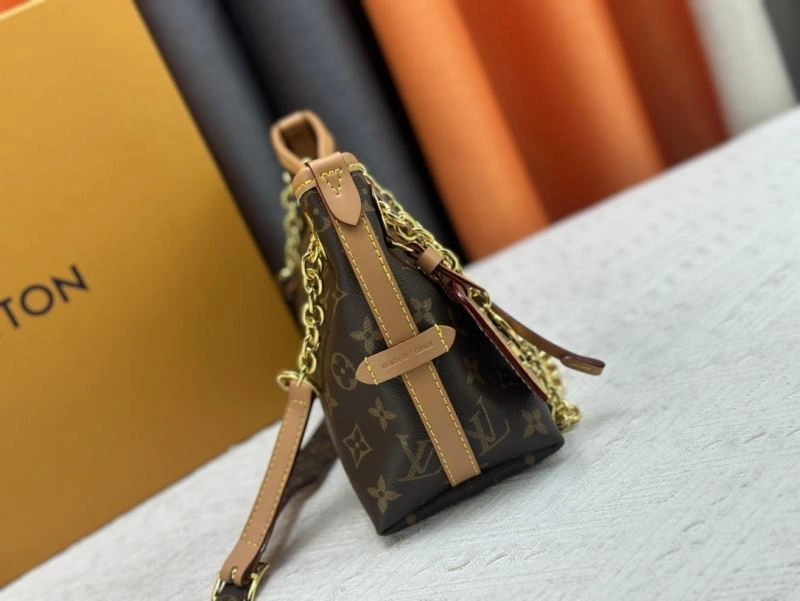 Sleek Louis Vuitton Shopping Bags 78904