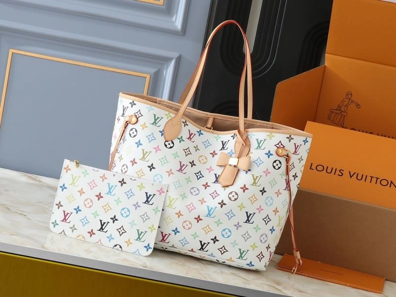 EyeCatching Louis Vuitton Shopping Bags 80379