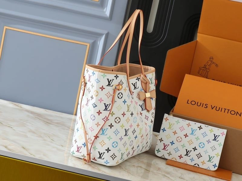 EyeCatching Louis Vuitton Shopping Bags 80379
