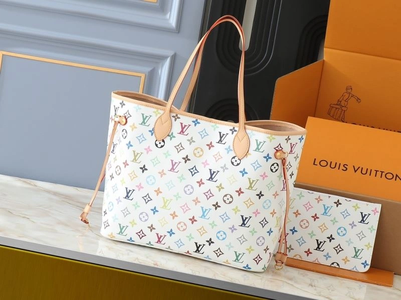 EyeCatching Louis Vuitton Shopping Bags 80379