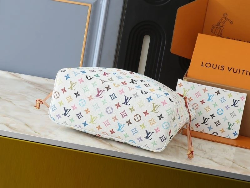 EyeCatching Louis Vuitton Shopping Bags 80379