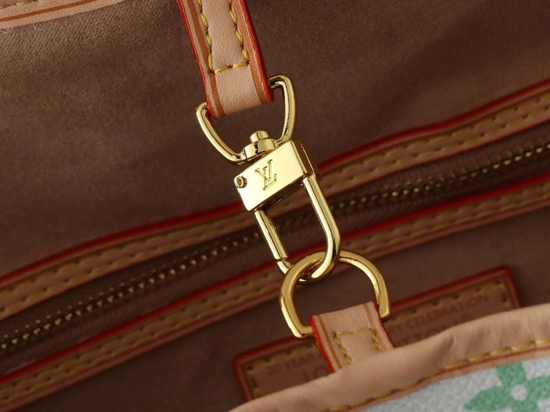 EyeCatching Louis Vuitton Shopping Bags 80379