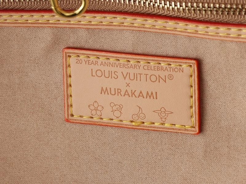 EyeCatching Louis Vuitton Shopping Bags 80379