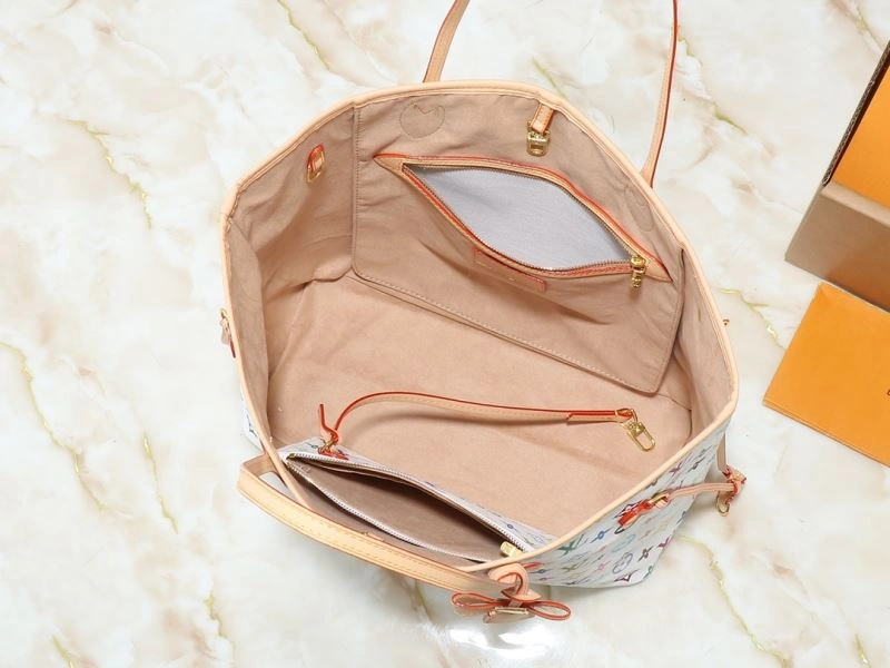 EyeCatching Louis Vuitton Shopping Bags 80379