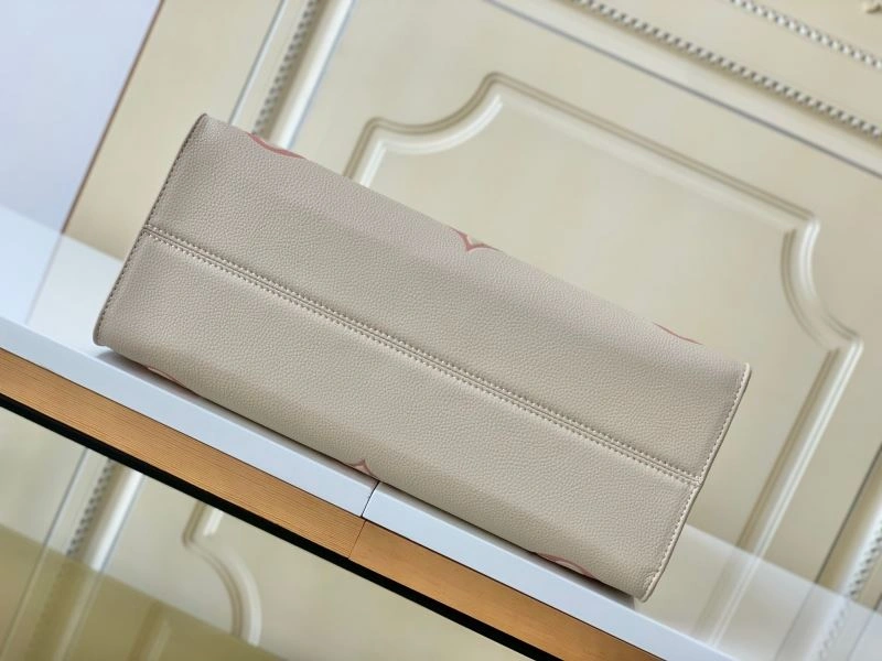 Compact Louis Vuitton Shopping Bags 94310