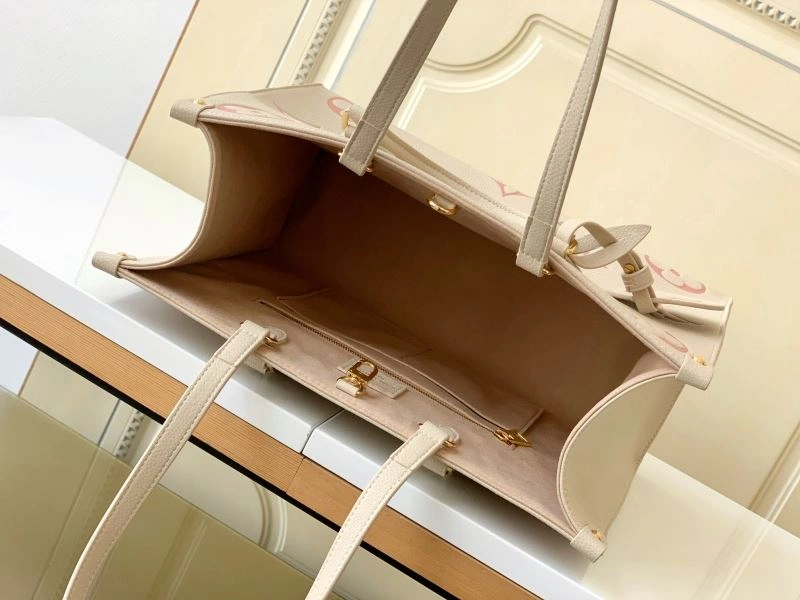 Compact Louis Vuitton Shopping Bags 94310