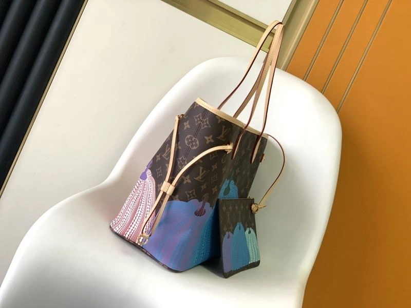 UrbanChic Louis Vuitton Shopping Bags 94220