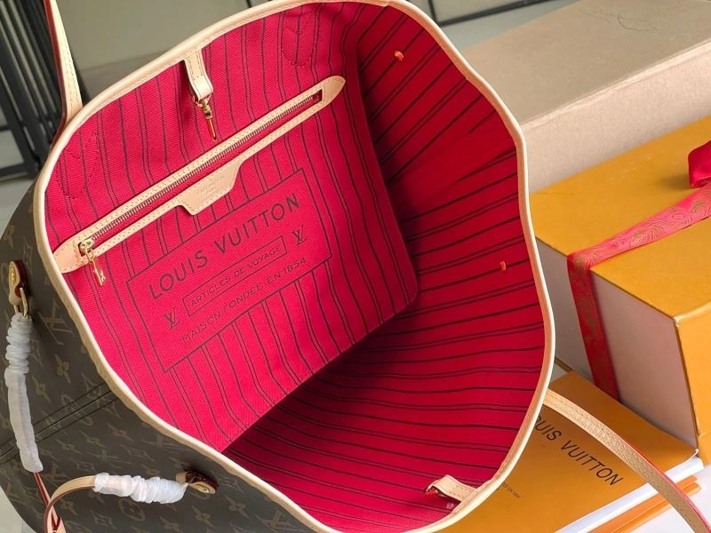 Louis Vuitton Shopping Bags FashionForward 93994