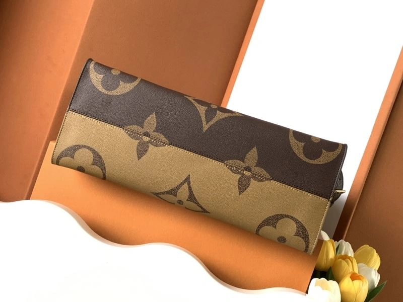 Functional Louis Vuitton Shopping Bags 93471