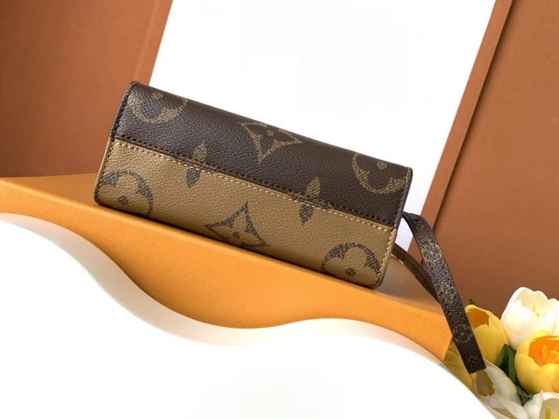 Louis Vuitton Shopping Bags Minimalist 93461