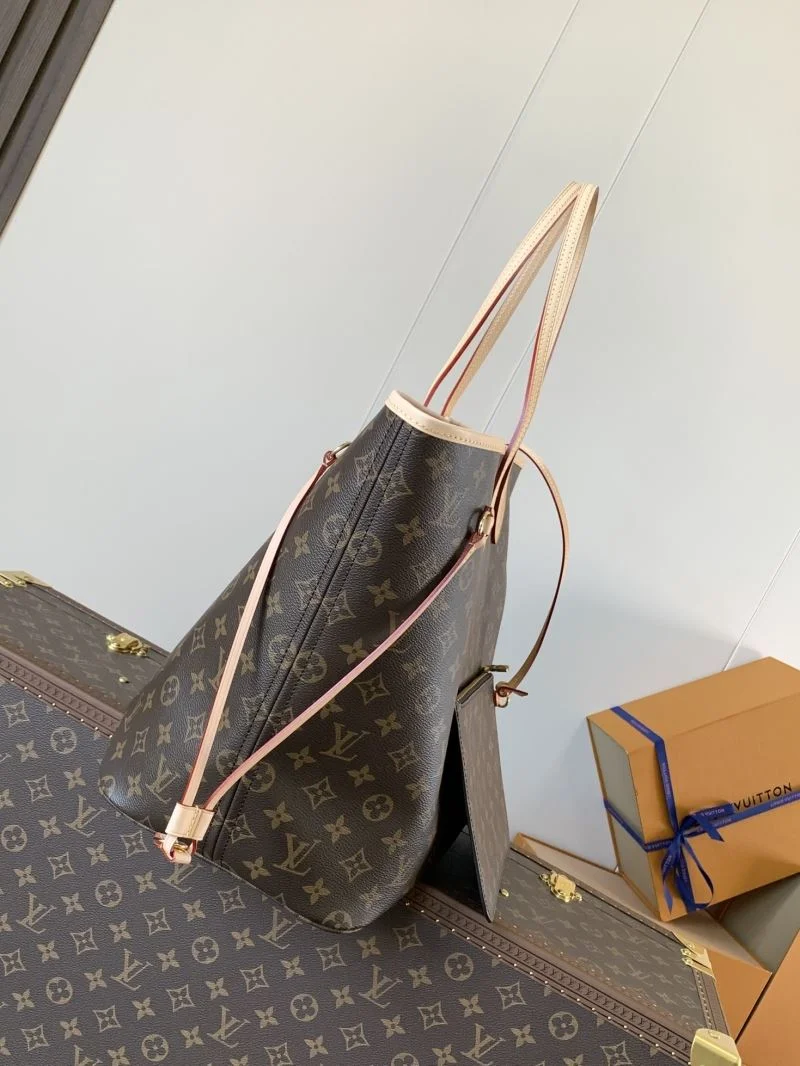 WeatherProof Louis Vuitton Shopping Bags 43285