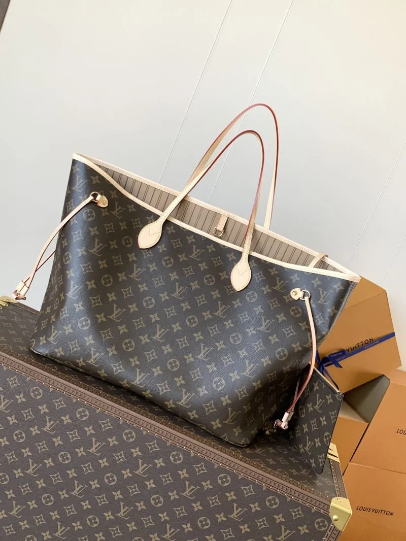 WeatherProof Louis Vuitton Shopping Bags 43285