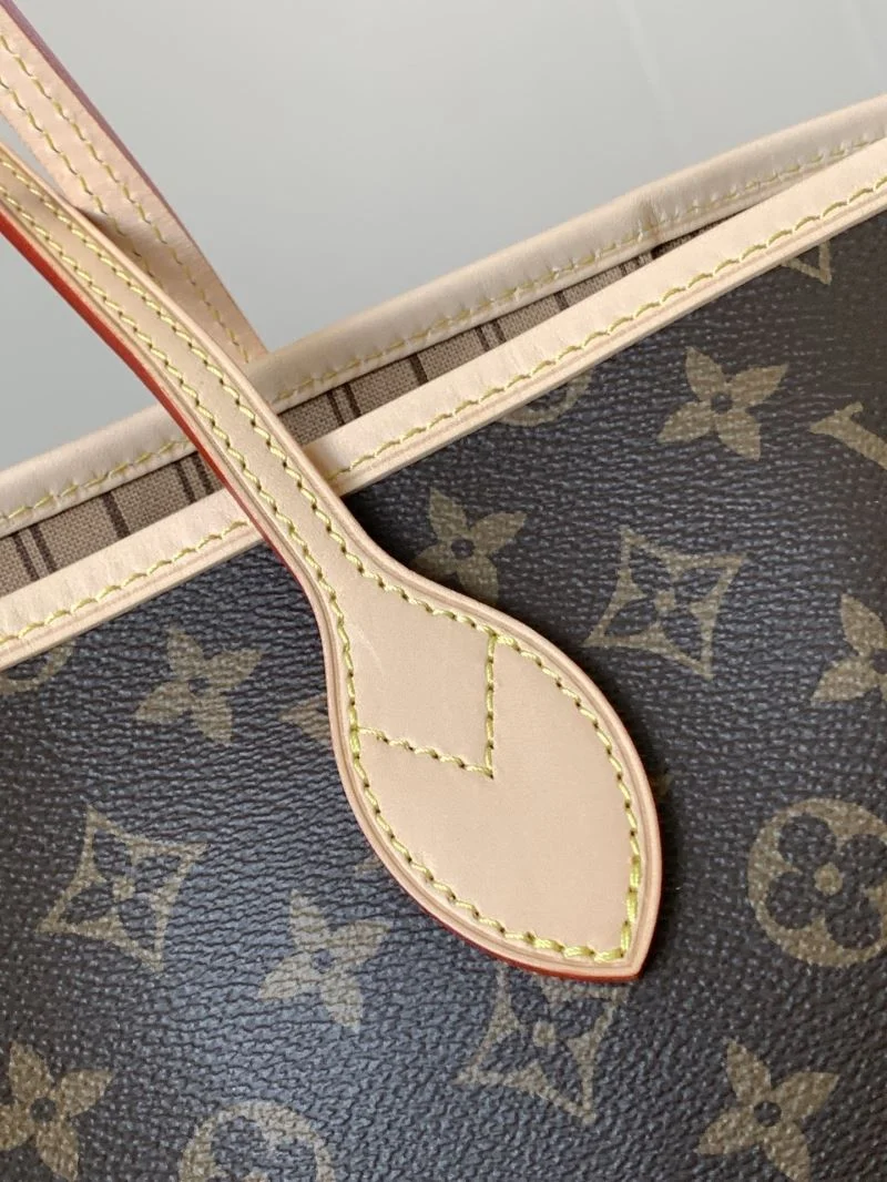 WeatherProof Louis Vuitton Shopping Bags 43285
