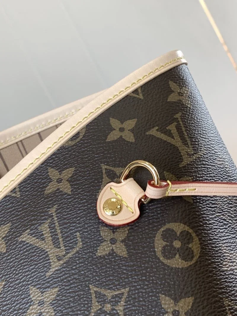 WeatherProof Louis Vuitton Shopping Bags 43285