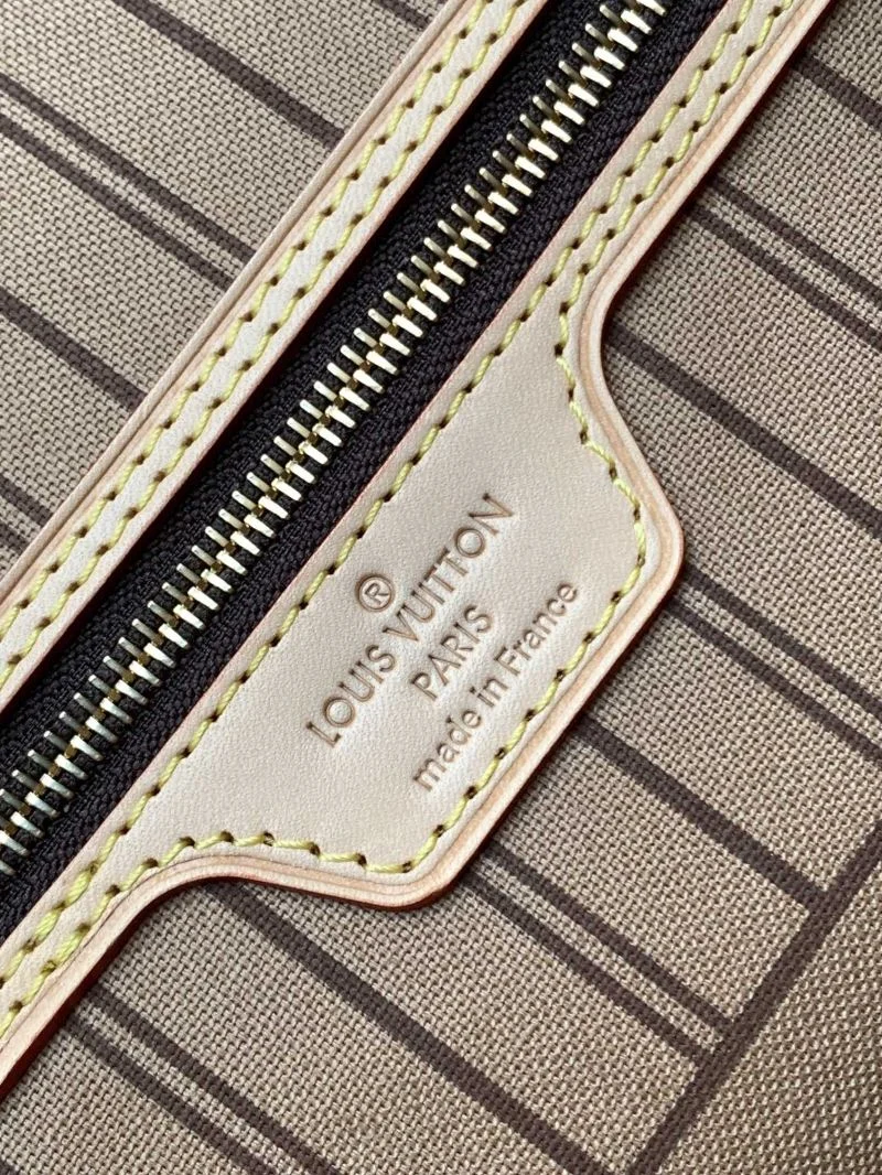 WeatherProof Louis Vuitton Shopping Bags 43285