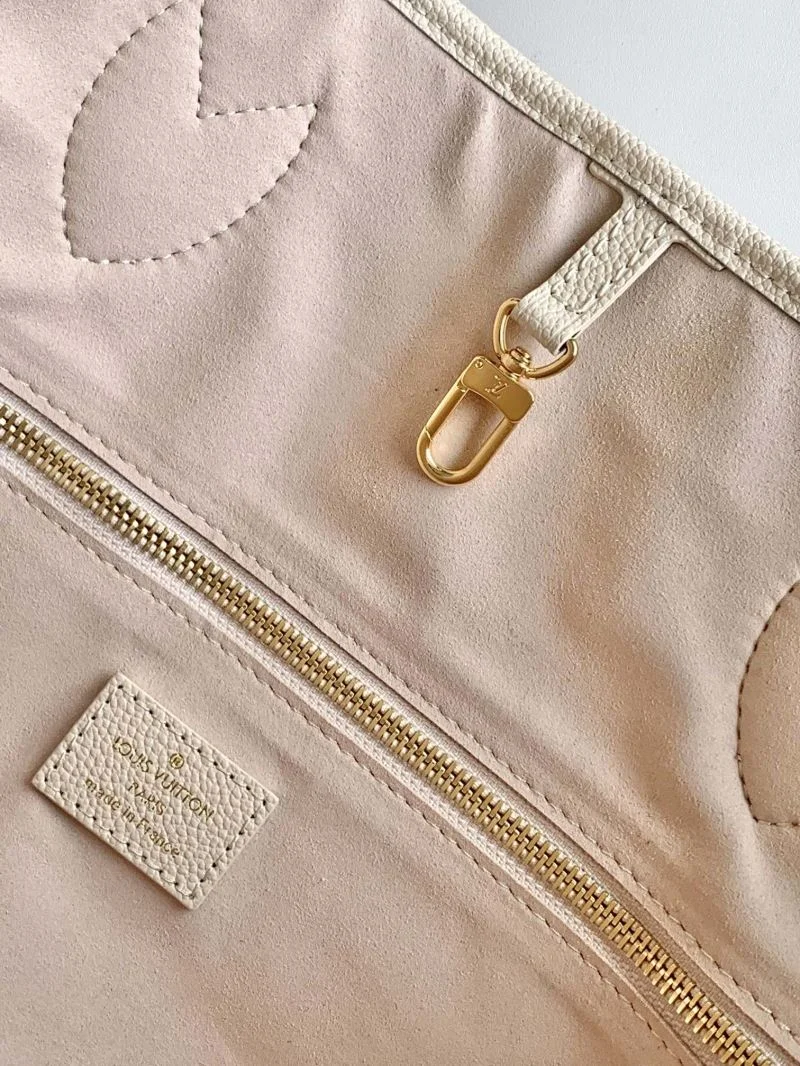 WeatherProof Louis Vuitton Shopping Bags 42563